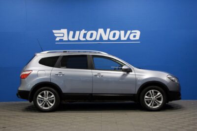 Nissan Qashqai+2 2,0L Tekna 4WD CVT 17" MY11 / 7-P / Webasto / Bose / Panorama / Vetokoukku / Navi / Kessy / Xenon - AutoNova