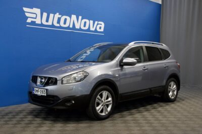 Nissan Qashqai+2 2,0L Tekna 4WD CVT 17" MY11 / 7-P / Webasto / Bose / Panorama / Vetokoukku / Navi / Kessy / Xenon - AutoNova