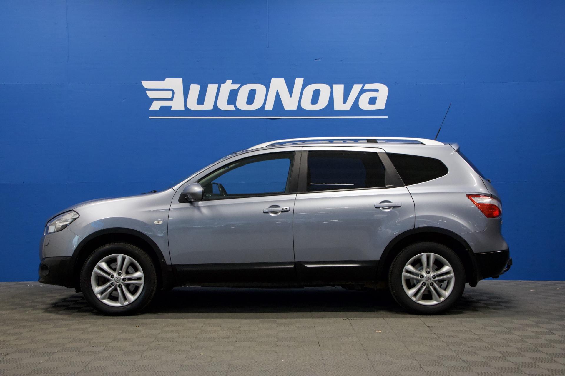 Nissan Qashqai+2 2,0L Tekna 4WD CVT 17" MY11 / 7-P / Webasto / Bose / Panorama / Vetokoukku / Navi / Kessy / Xenon - AutoNova