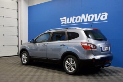 Nissan Qashqai+2 2,0L Tekna 4WD CVT 17" MY11 / 7-P / Webasto / Bose / Panorama / Vetokoukku / Navi / Kessy / Xenon - AutoNova