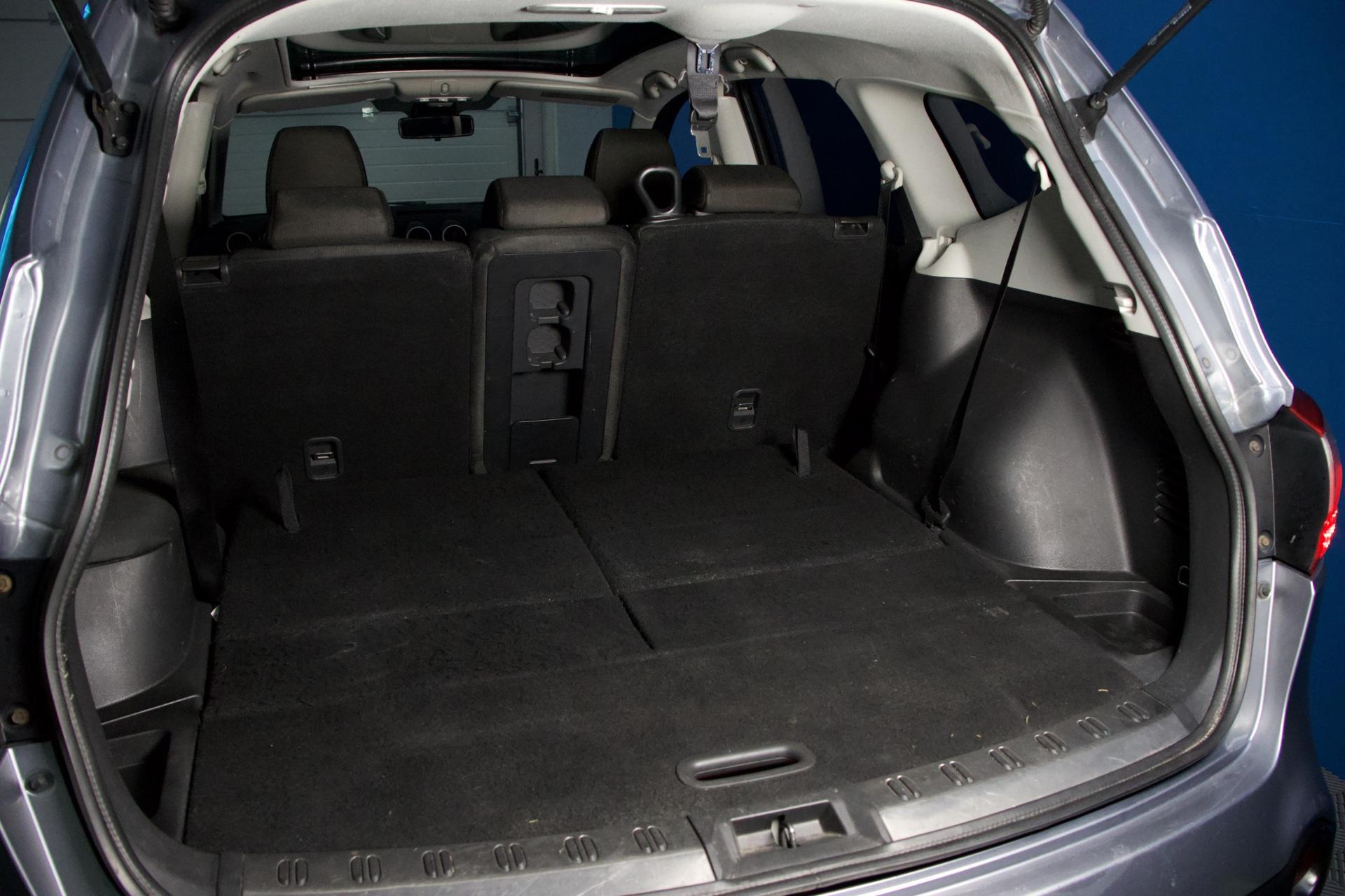 Nissan Qashqai+2 2,0L Tekna 4WD CVT 17" MY11 / 7-P / Webasto / Bose / Panorama / Vetokoukku / Navi / Kessy / Xenon - AutoNova