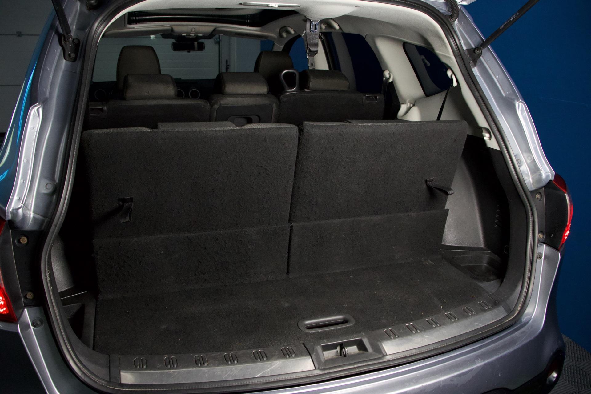 Nissan Qashqai+2 2,0L Tekna 4WD CVT 17" MY11 / 7-P / Webasto / Bose / Panorama / Vetokoukku / Navi / Kessy / Xenon - AutoNova