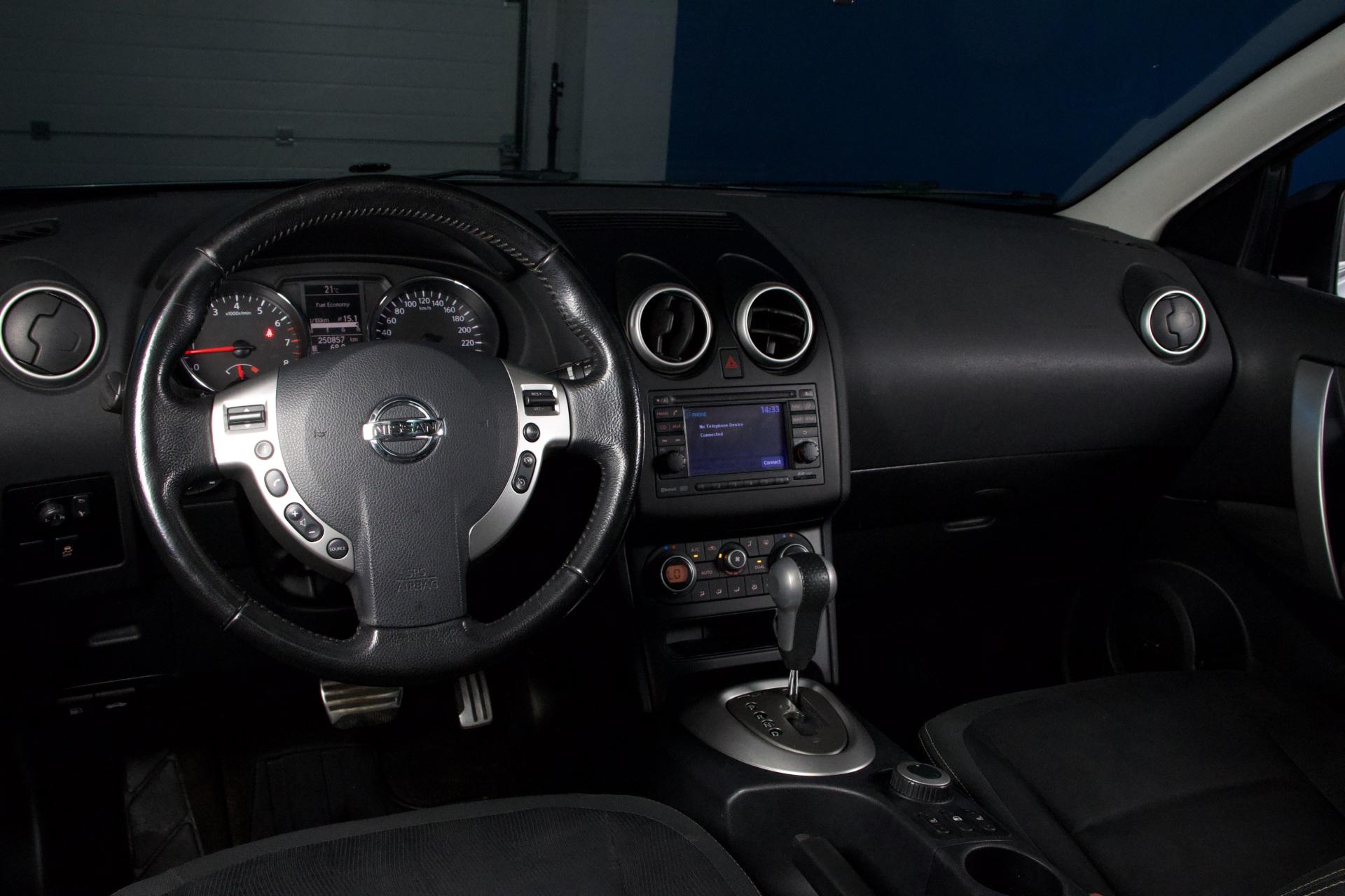 Nissan Qashqai+2 2,0L Tekna 4WD CVT 17" MY11 / 7-P / Webasto / Bose / Panorama / Vetokoukku / Navi / Kessy / Xenon - AutoNova