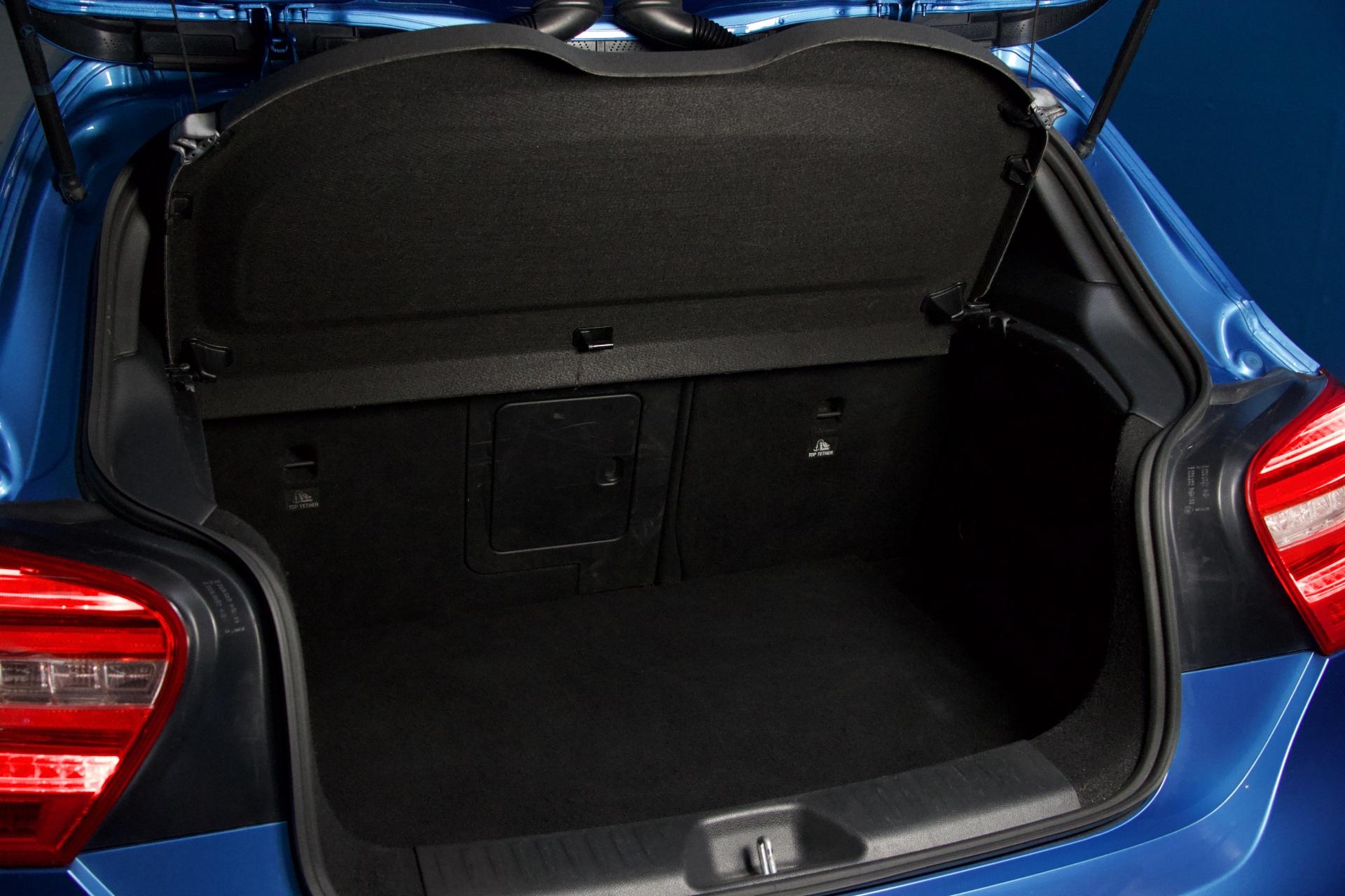 Mercedes-Benz A 180 BE AMG / Panorama / Kamera / Lohko / Urheiluistuimet / Vakkari / ILS - AutoNova