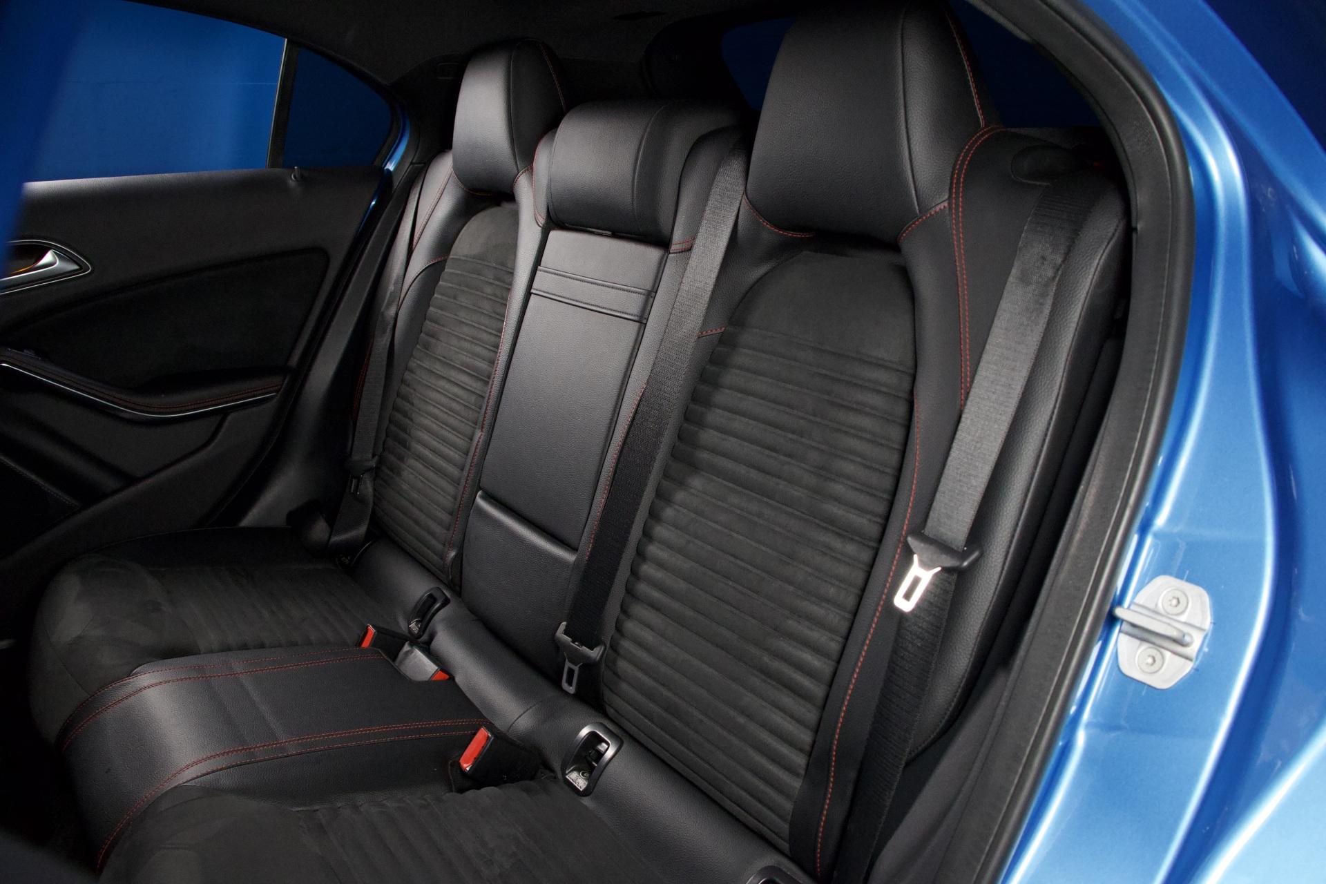 Mercedes-Benz A 180 BE AMG / Panorama / Kamera / Lohko / Urheiluistuimet / Vakkari / ILS - AutoNova