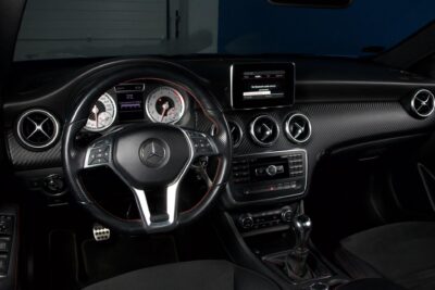 Mercedes-Benz A 180 BE AMG / Panorama / Kamera / Lohko / Urheiluistuimet / Vakkari / ILS - AutoNova