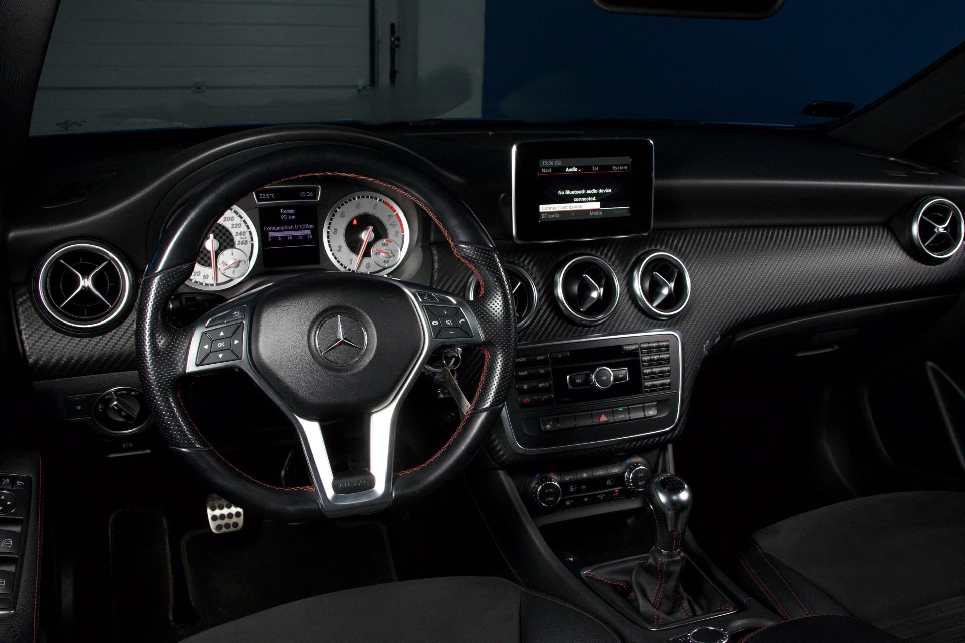 Mercedes-Benz A 180 BE AMG / Panorama / Kamera / Lohko / Urheiluistuimet / Vakkari / ILS - AutoNova