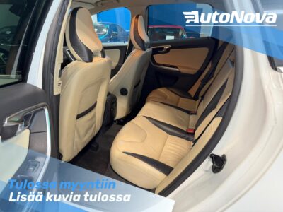 Volvo XC60 D4 AWD R-Design Business Aut. / Webasto / Suomiauto / Nahat / P-Tutka / Penkinlämmitys edessä ja takana - AutoNova