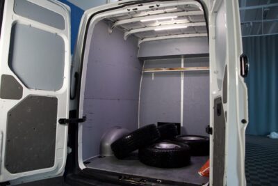 Volkswagen Crafter 35 umpipakettiauto 2,0 TDI 4490 / Sis. ALV / Webasto / p-Tutkat / Jääkaappi / Mikro / Sänky / Vetokoukku - AutoNova