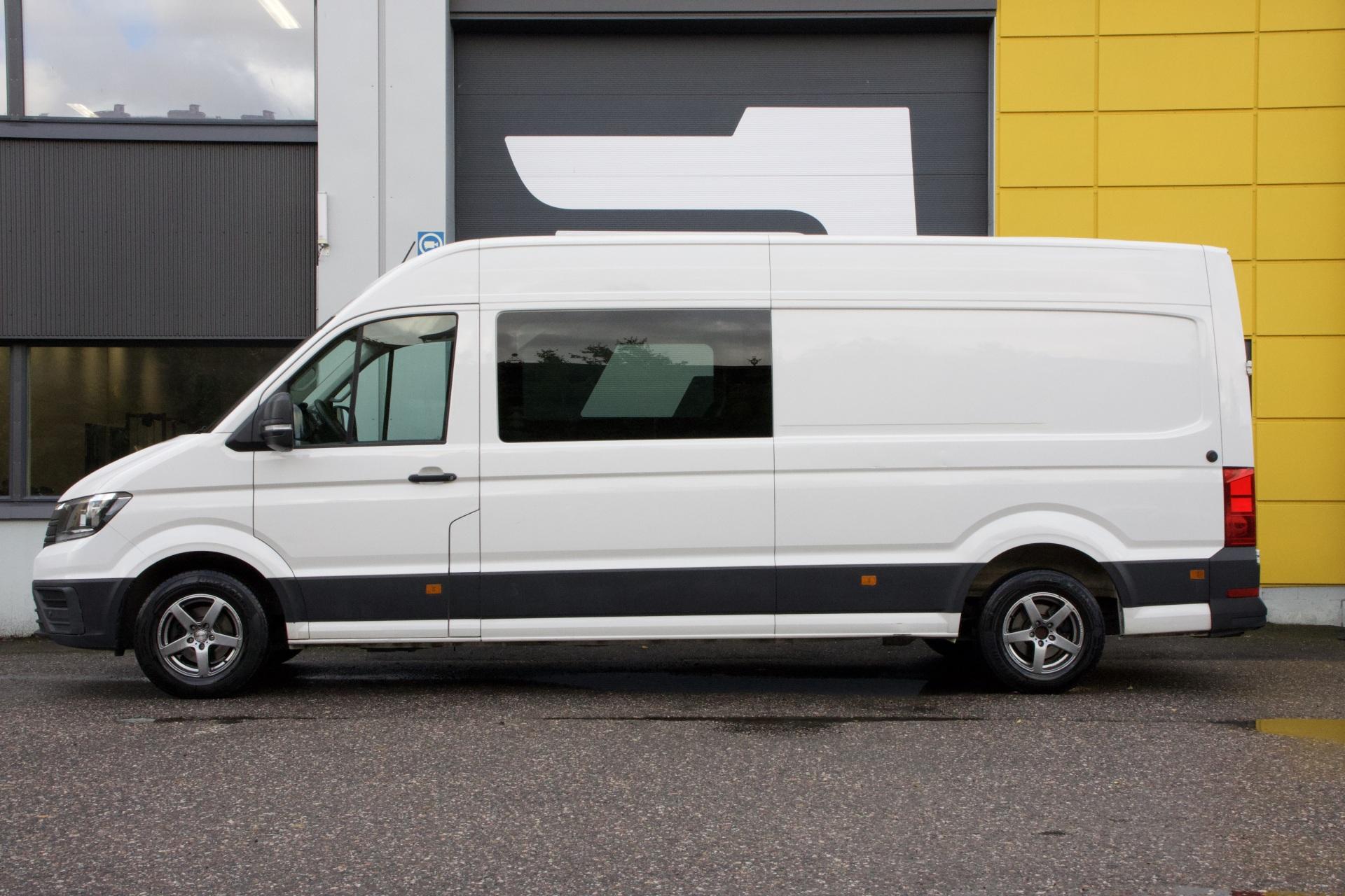 Volkswagen Crafter 35 umpipakettiauto 2,0 TDI 4490 / Sis. ALV / Webasto / p-Tutkat / Jääkaappi / Mikro / Sänky / Vetokoukku - AutoNova