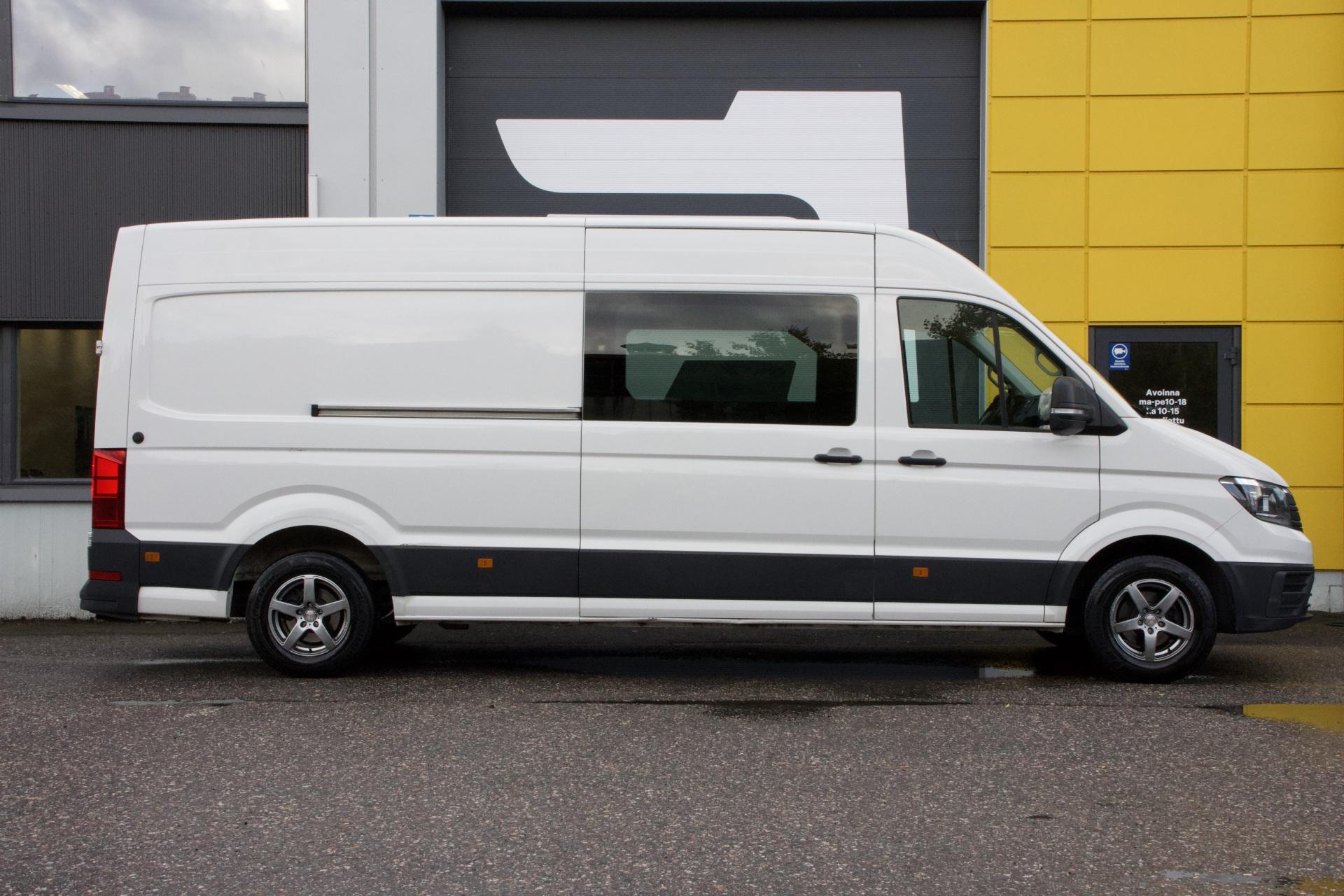 Volkswagen Crafter 35 umpipakettiauto 2,0 TDI 4490 / Sis. ALV / Webasto / p-Tutkat / Jääkaappi / Mikro / Sänky / Vetokoukku - AutoNova