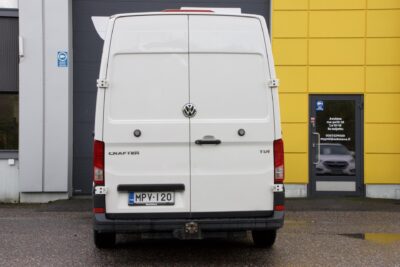 Volkswagen Crafter 35 umpipakettiauto 2,0 TDI 4490 / Sis. ALV / Webasto / p-Tutkat / Jääkaappi / Mikro / Sänky / Vetokoukku - AutoNova