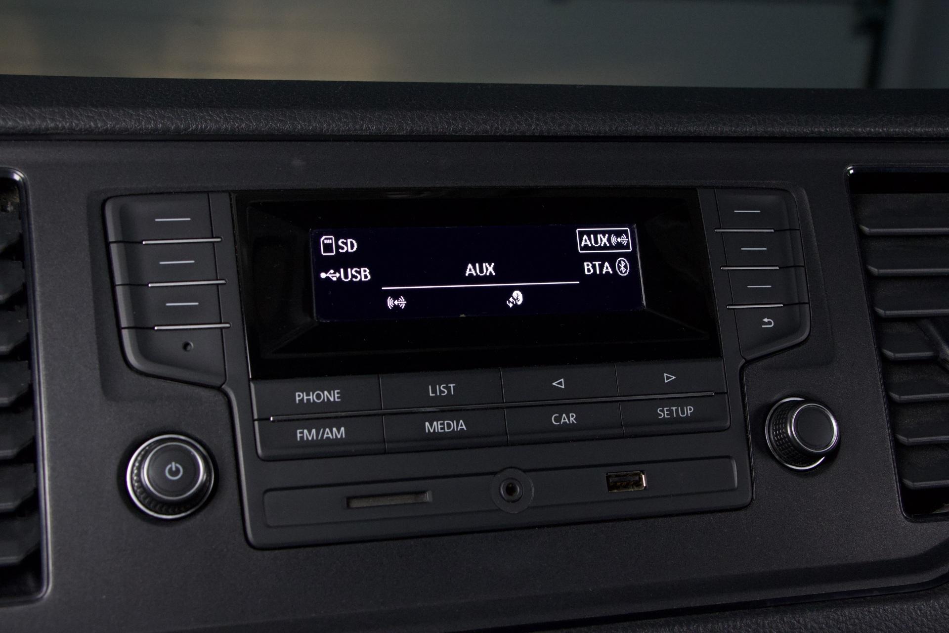 Volkswagen Crafter 35 umpipakettiauto 2,0 TDI 4490 / Sis. ALV / Webasto / p-Tutkat / Jääkaappi / Mikro / Sänky / Vetokoukku - AutoNova
