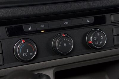 Volkswagen Crafter 35 umpipakettiauto 2,0 TDI 4490 / Sis. ALV / Webasto / p-Tutkat / Jääkaappi / Mikro / Sänky / Vetokoukku - AutoNova