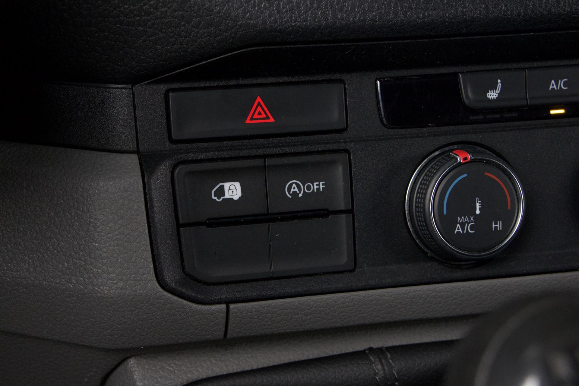 Volkswagen Crafter 35 umpipakettiauto 2,0 TDI 4490 / Sis. ALV / Webasto / p-Tutkat / Jääkaappi / Mikro / Sänky / Vetokoukku - AutoNova