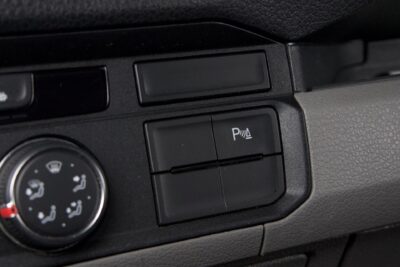 Volkswagen Crafter 35 umpipakettiauto 2,0 TDI 4490 / Sis. ALV / Webasto / p-Tutkat / Jääkaappi / Mikro / Sänky / Vetokoukku - AutoNova