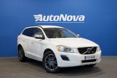 Volvo XC60 D4 AWD R-Design Business Aut. / Webasto / Suomiauto / Nahat / P-Tutka / Penkinlämmitys edessä ja takana - AutoNova