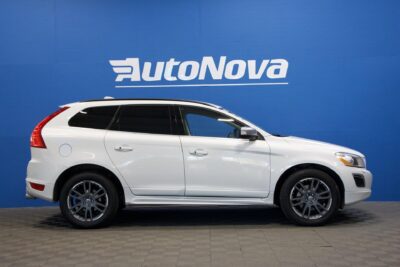 Volvo XC60 D4 AWD R-Design Business Aut. / Webasto / Suomiauto / Nahat / P-Tutka / Penkinlämmitys edessä ja takana - AutoNova