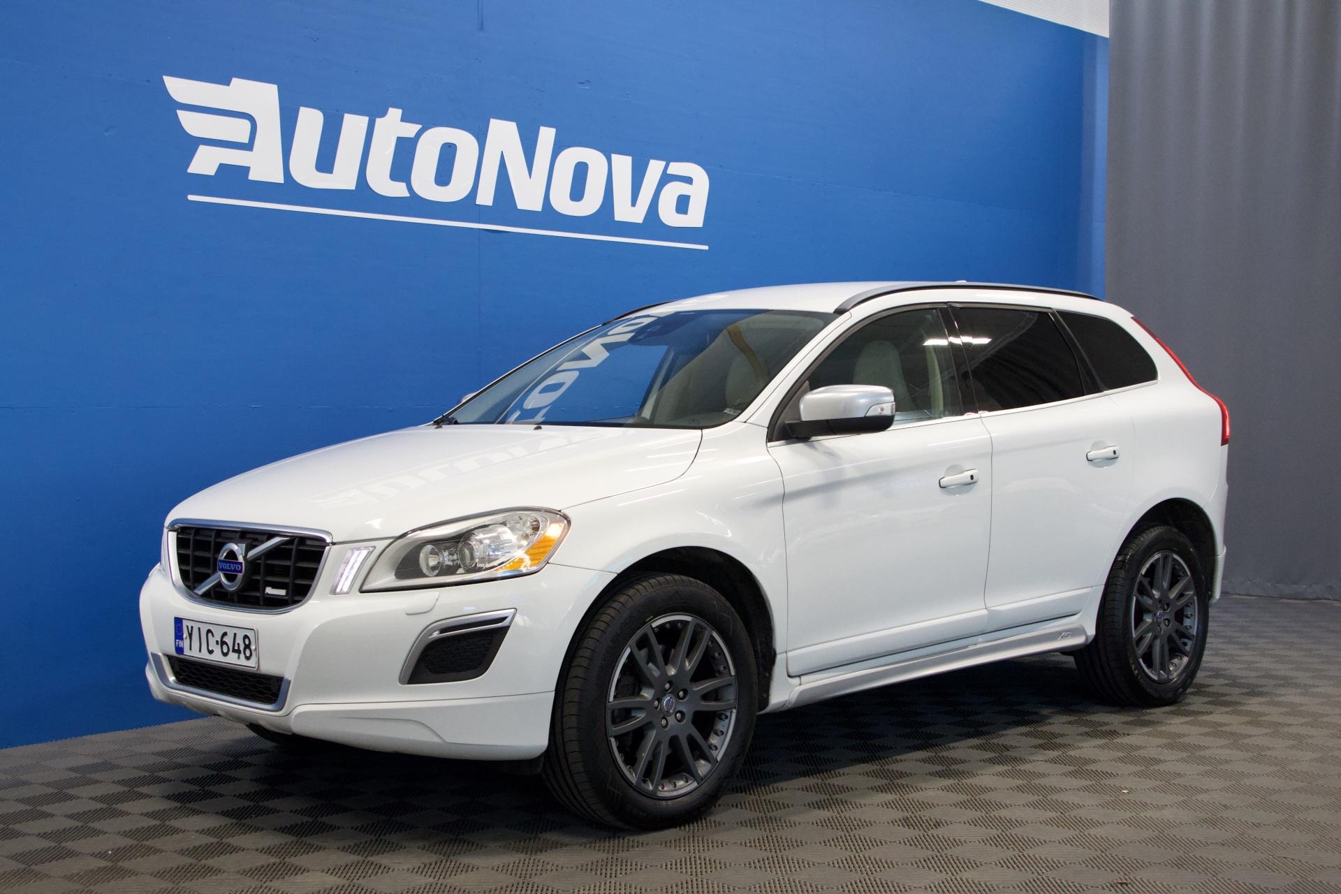 Volvo XC60 D4 AWD R-Design Business Aut. / Webasto / Suomiauto / Nahat / P-Tutka / Penkinlämmitys edessä ja takana - AutoNova