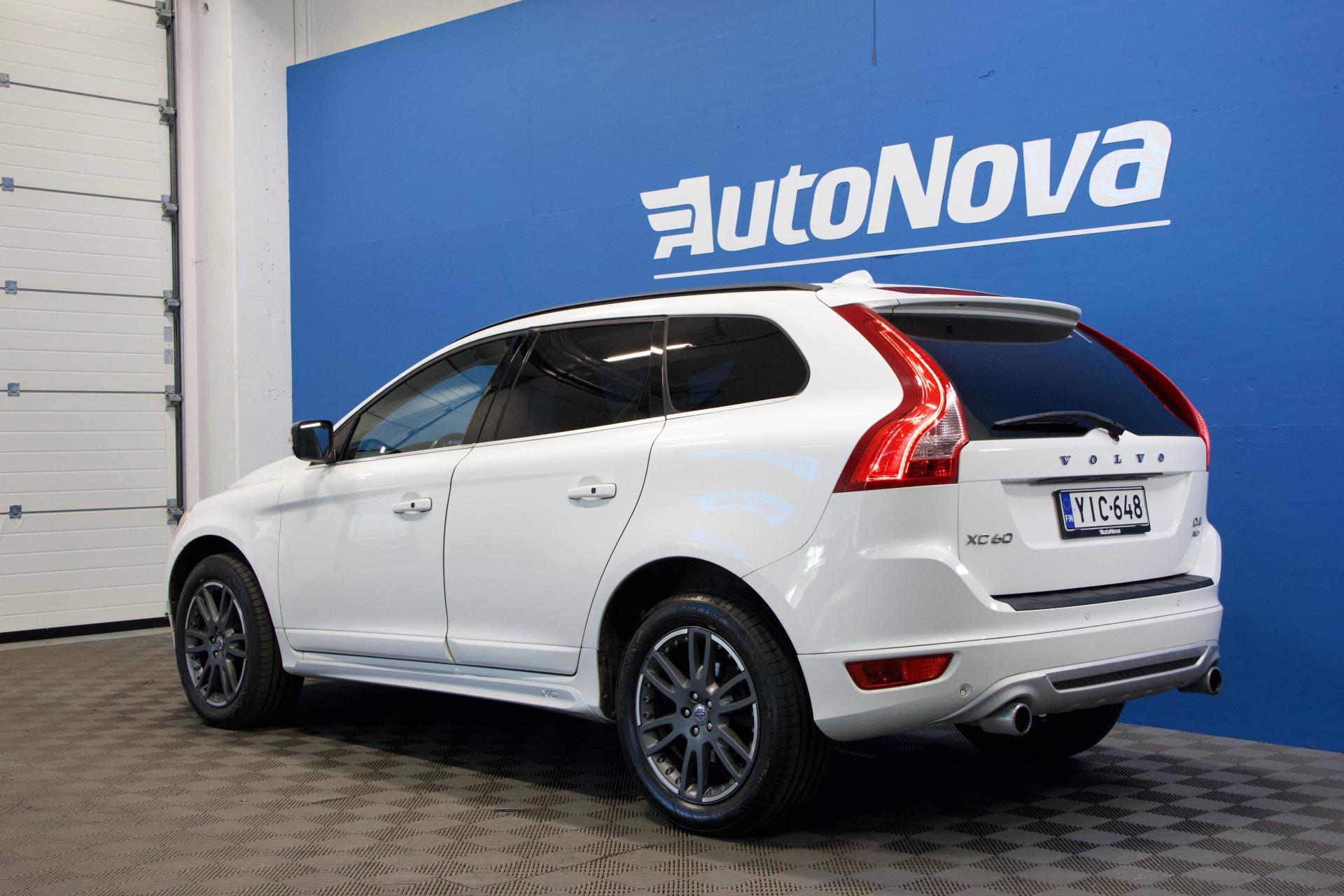 Volvo XC60 D4 AWD R-Design Business Aut. / Webasto / Suomiauto / Nahat / P-Tutka / Penkinlämmitys edessä ja takana - AutoNova