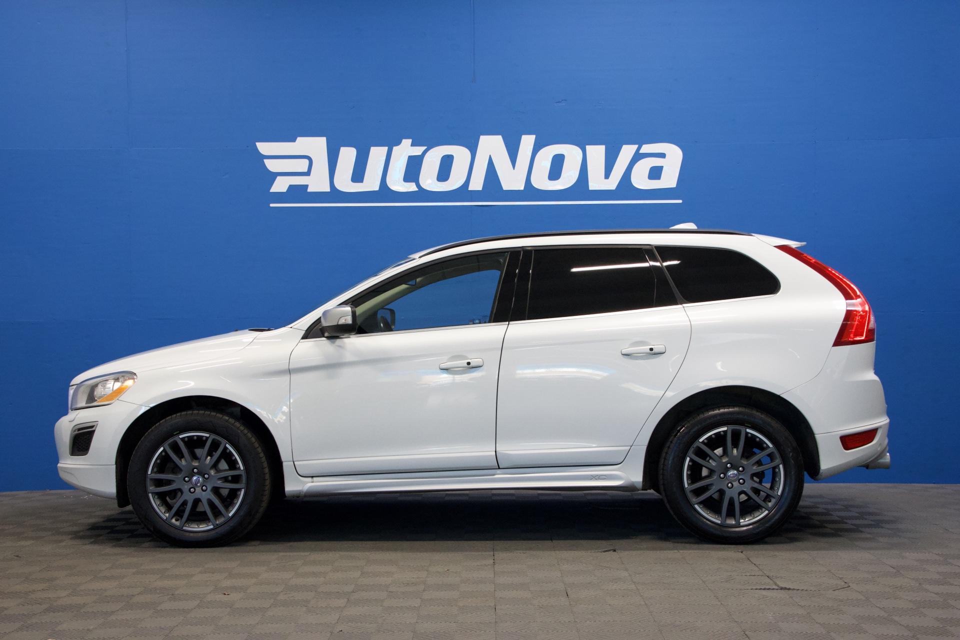 Volvo XC60 D4 AWD R-Design Business Aut. / Webasto / Suomiauto / Nahat / P-Tutka / Penkinlämmitys edessä ja takana - AutoNova