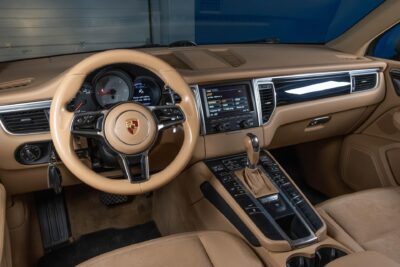 Porsche Macan S Diesel / Xenon / Vaalea osanahka / Pysäköintitutka / 2x 20" vanteet / Vakionopeudensäädin - AutoNova