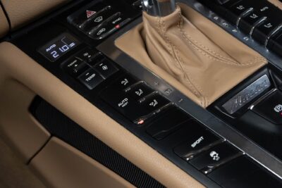 Porsche Macan S Diesel / Xenon / Vaalea osanahka / Pysäköintitutka / 2x 20" vanteet / Vakionopeudensäädin - AutoNova