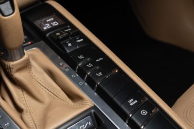 Porsche Macan S Diesel / Xenon / Vaalea osanahka / Pysäköintitutka / 2x 20" vanteet / Vakionopeudensäädin - AutoNova