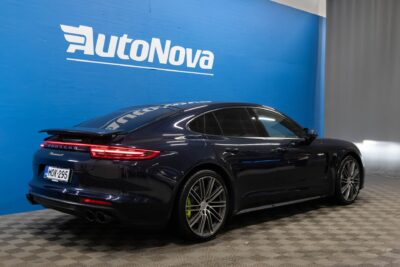 Porsche Panamera 4 E-Hybrid / HUD / Hieronta / PDLS+ / PASM / Muistipenkit / Nightvision / Sport Chrono - AutoNova