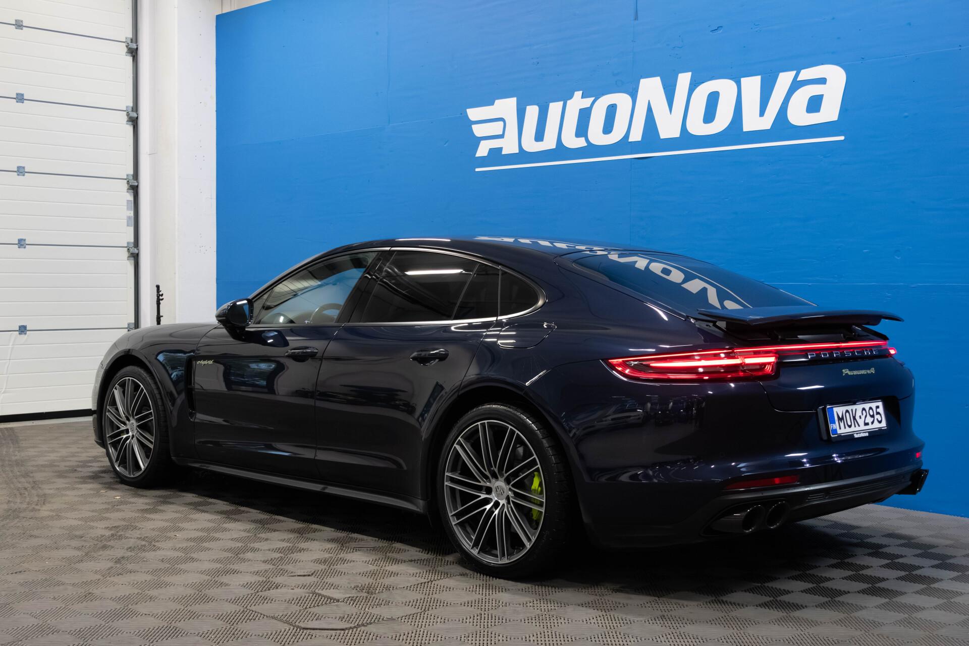 Porsche Panamera 4 E-Hybrid / HUD / Hieronta / PDLS+ / PASM / Muistipenkit / Nightvision / Sport Chrono - AutoNova