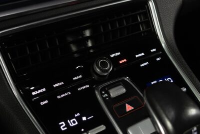 Porsche Panamera 4 E-Hybrid / HUD / Hieronta / PDLS+ / PASM / Muistipenkit / Nightvision / Sport Chrono - AutoNova