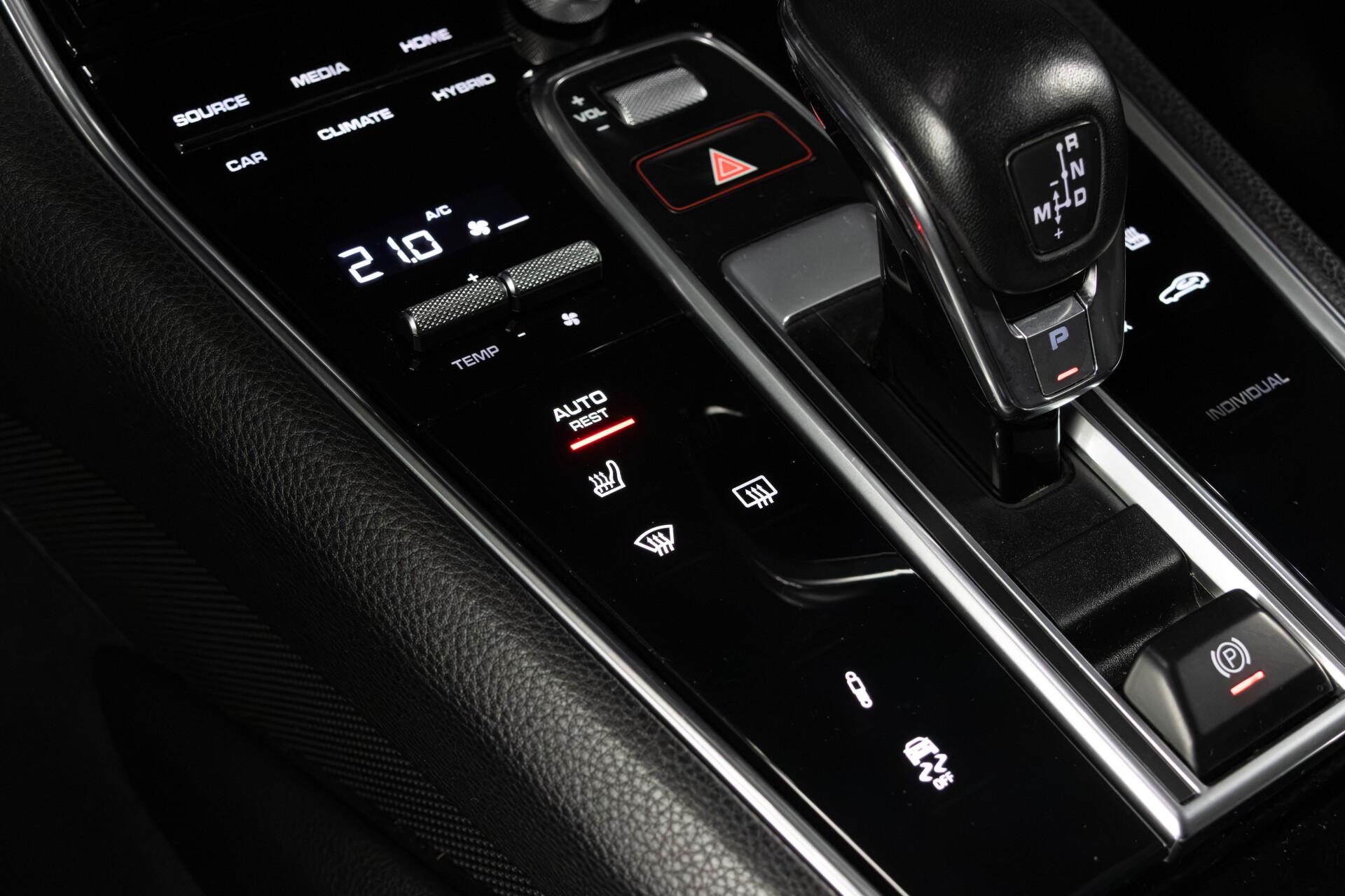 Porsche Panamera 4 E-Hybrid / HUD / Hieronta / PDLS+ / PASM / Muistipenkit / Nightvision / Sport Chrono - AutoNova