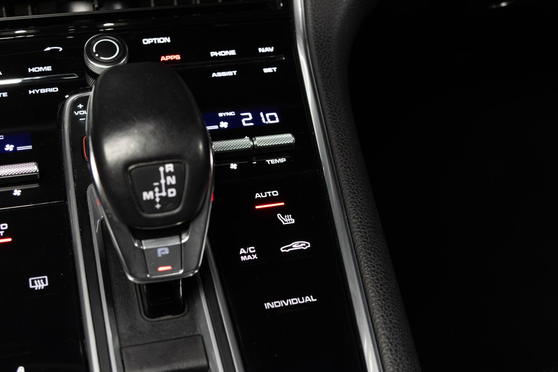 Porsche Panamera 4 E-Hybrid / HUD / Hieronta / PDLS+ / PASM / Muistipenkit / Nightvision / Sport Chrono - AutoNova