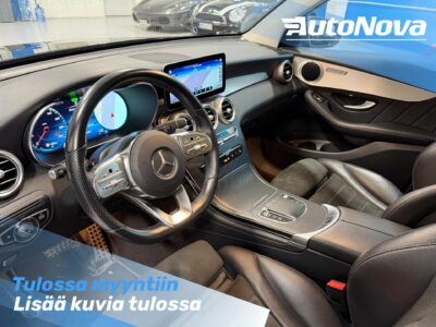 Mercedes-Benz GLC 300e 4Matic AMG / Distronic / Panorama / Koukku / Digimittaristo / Sähköpenkit / Kamera / LED / Tutkat - AutoNova