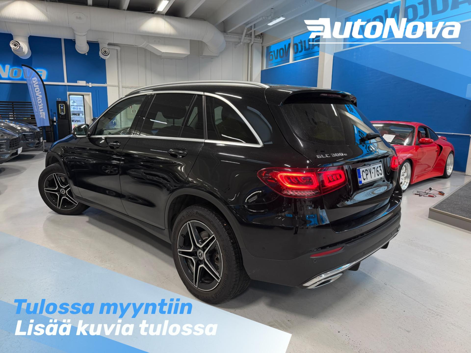 Mercedes-Benz GLC 300e 4Matic AMG / Distronic / Panorama / Koukku / Digimittaristo / Sähköpenkit / Kamera / LED / Tutkat - AutoNova